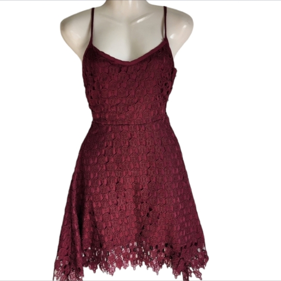 Hot Topic Dresses & Skirts - Hot Topic Skull Lace Maroon Dress